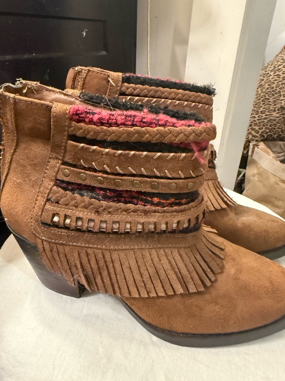 Mudd Brown Suede Fringe Boho Western Ankle Boots Studded